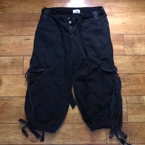đź‘–725 Originals Capri Cargo Type Shortsđź‘– - Picture 1 of 5